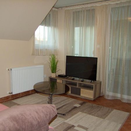 Greta Apartman Hajduszoboszlo Bagian luar foto