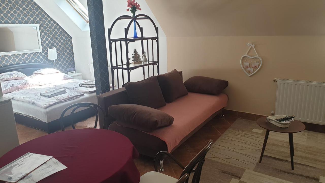 Greta Apartman Hajduszoboszlo Bagian luar foto